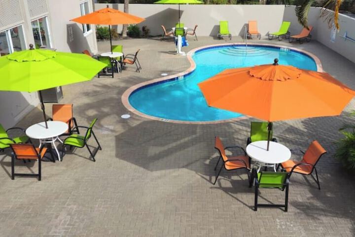 La Quinta Inn & Suites by Wyndham Deerfield Beach I-95