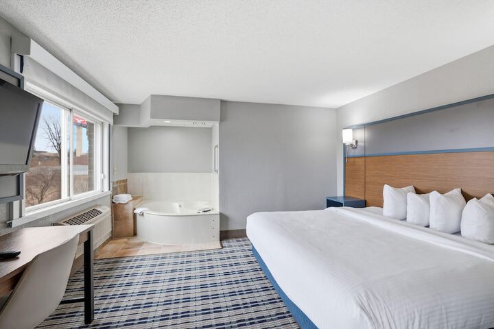 AmericInn by Wyndham White Bear Lake St. Paul