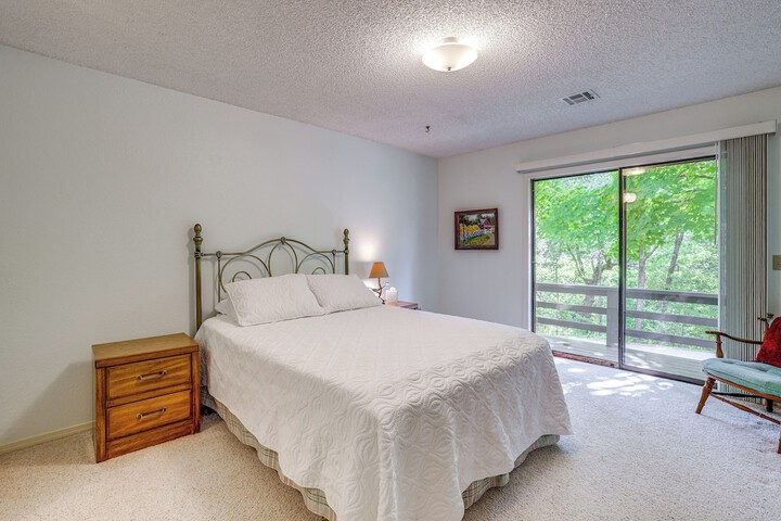 Bella Vista Townhome w / Deck Near Back 40 Trail!