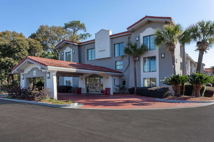 Hotel 3 of 28