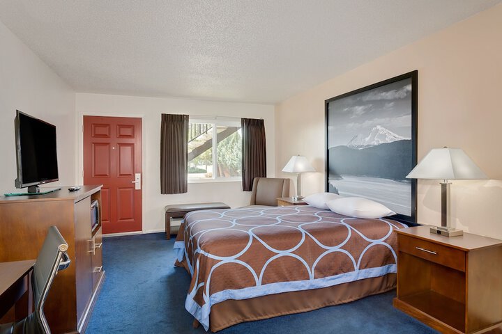 Room 8 of 20