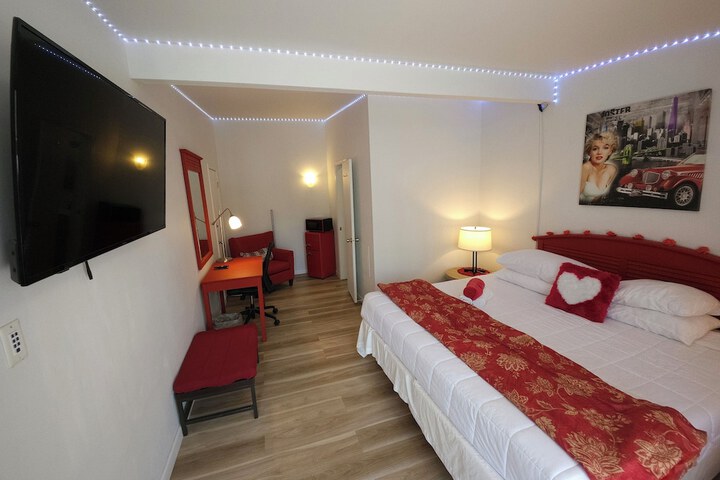 Room 5 of 11