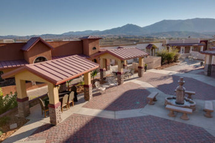 Dream Manor Inn