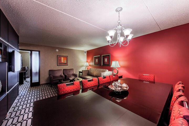 Room 43 of 63