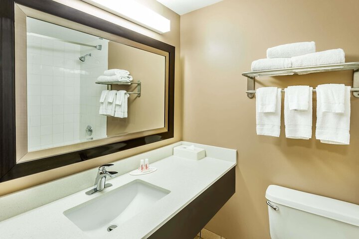 Room 7 of 18