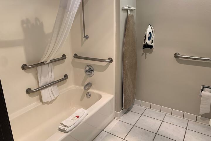 Room 26 of 38