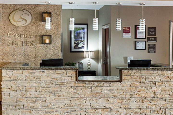 Comfort Suites near Tanger Outlet Mall