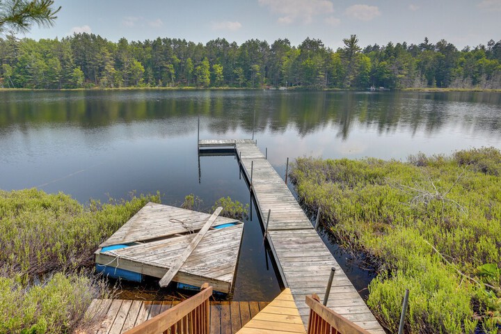 Lakefront Minocqua Getaway: Dock Game Room!