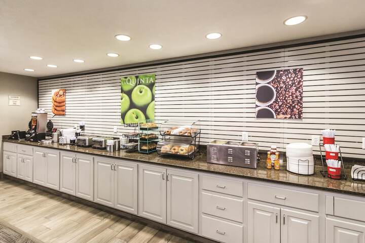 La Quinta Inn & Suites by Wyndham Fargo-Medical Center