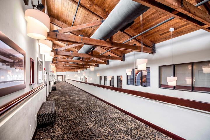 Ballroom/Hall 42 of 60