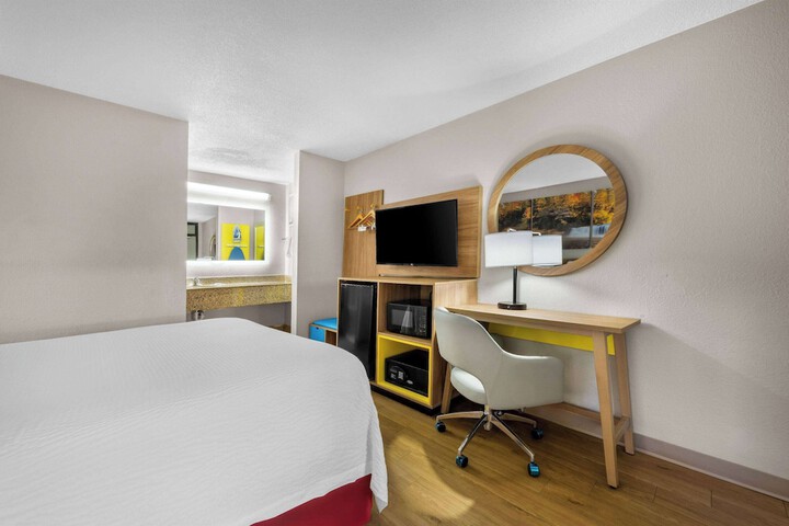 Room 14 of 40