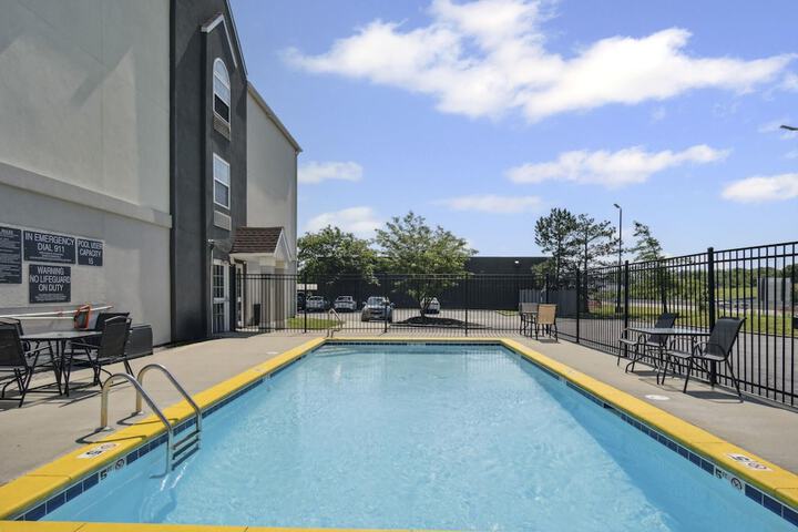 Sonesta Essential Hotels & Suites Kansas City / Blue Springs