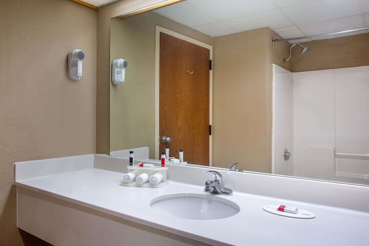 Room 16 of 42