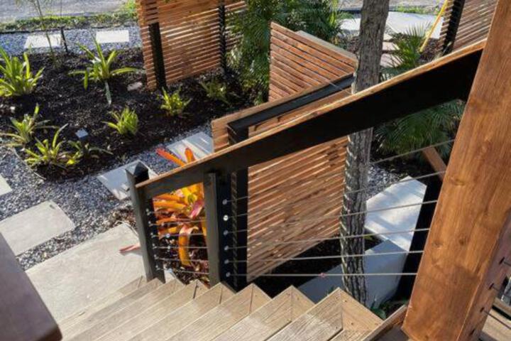 Shares View Luxury Apt