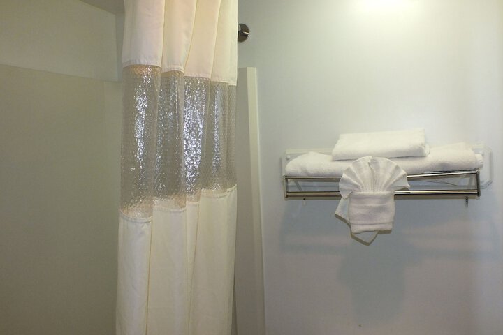 Room 9 of 32