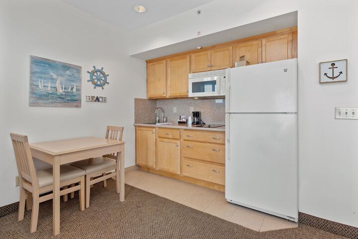 Beach House Inn & Suites