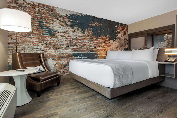 Room 40 of 99