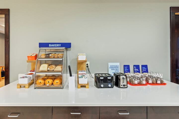 Breakfast/Coffee Service 70 of 79