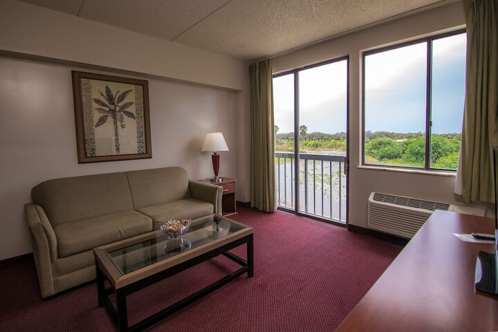 Room 8 of 9