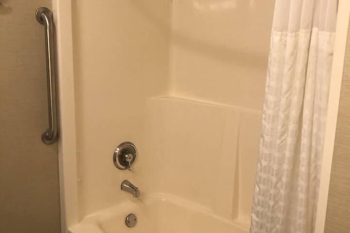 Room 33 of 67