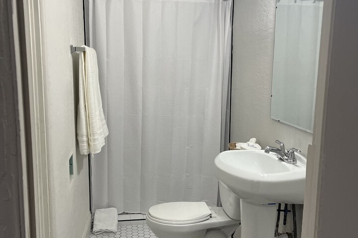 Room 10 of 26