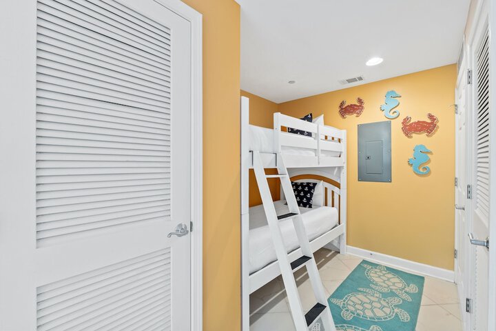 Room 350 of 954