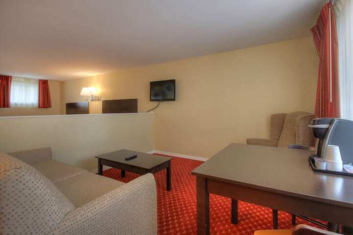 Room 47 of 93