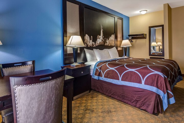 Room 15 of 28