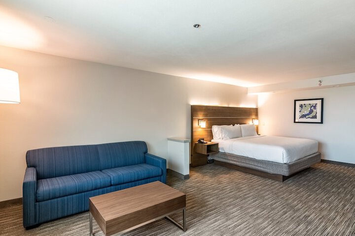 Room 10 of 36