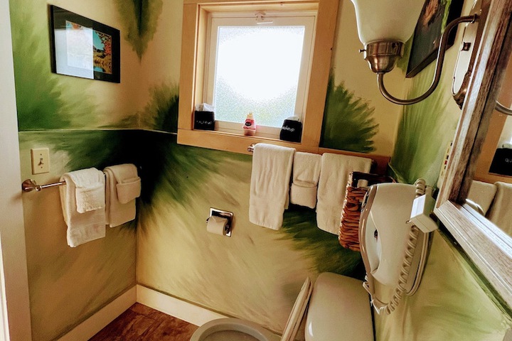 Room 17 of 177