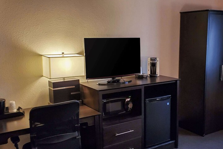 Room 28 of 33