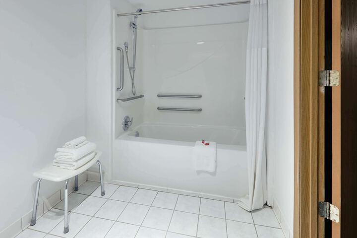 Room 10 of 14