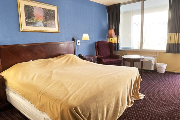Room 70 of 95