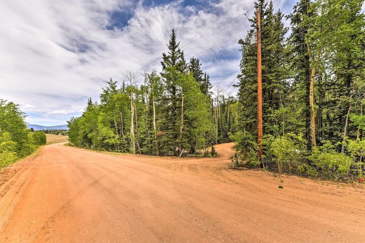bobcat Trail Cabin on 3 Acres in Como!