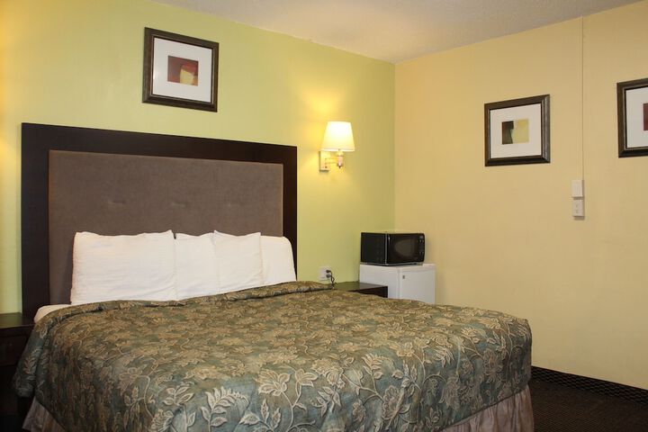 Room 7 of 11