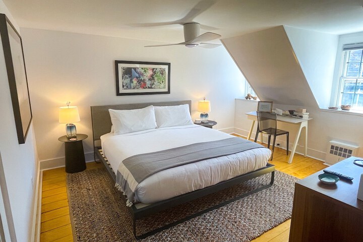Room 52 of 68