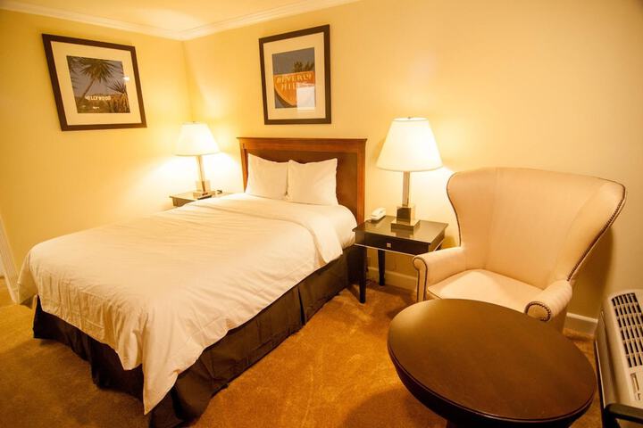 Room 7 of 25