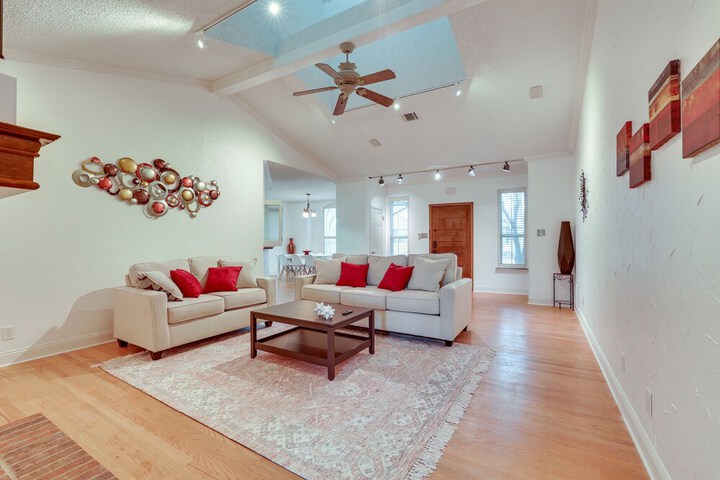Modern Carrollton Home - Private Pool & Grill