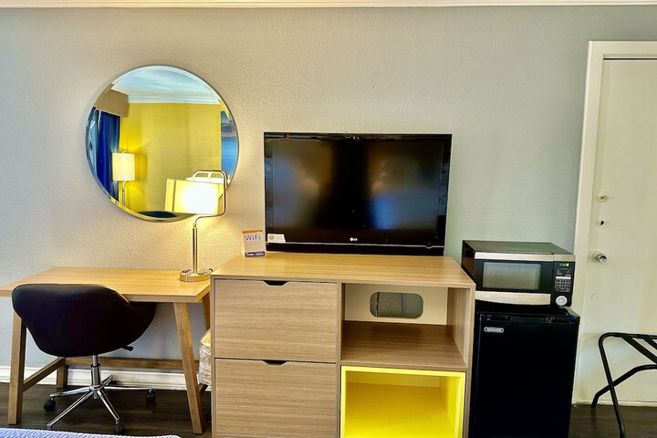 Room 28 of 44
