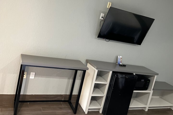 Room 8 of 23