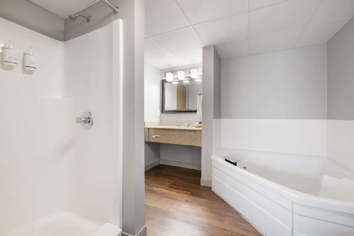 AmericInn by Wyndham Valley City - Conference Center