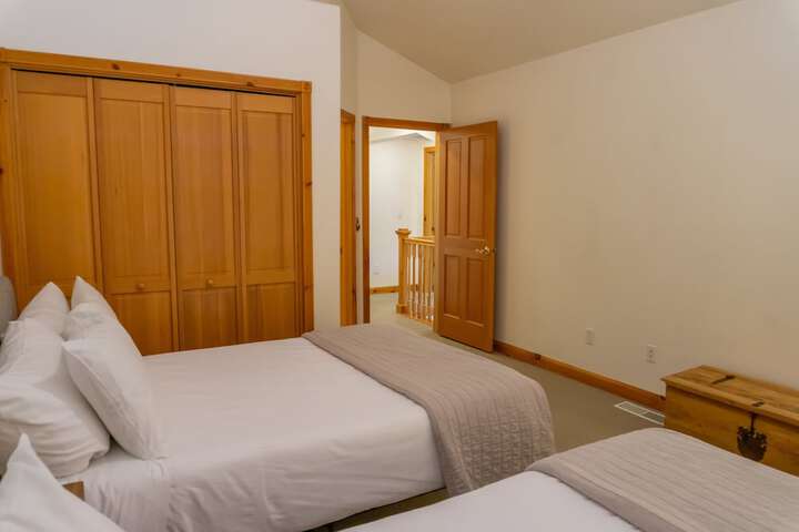 Family Vacation heated in / out Pool Tubing & Ice Skating 719 3 Bedroom Townhouse by RedAwning