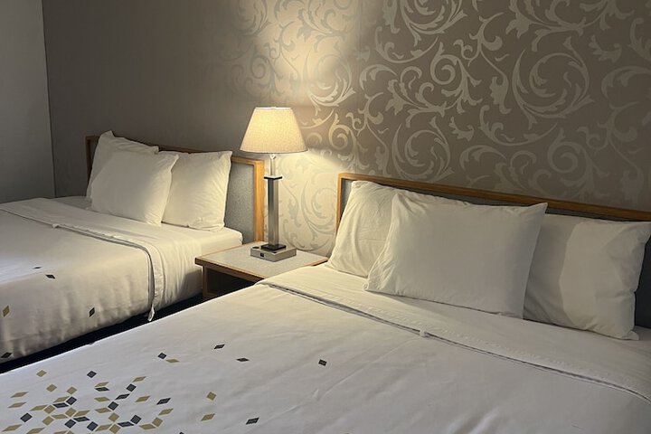 Room 32 of 65