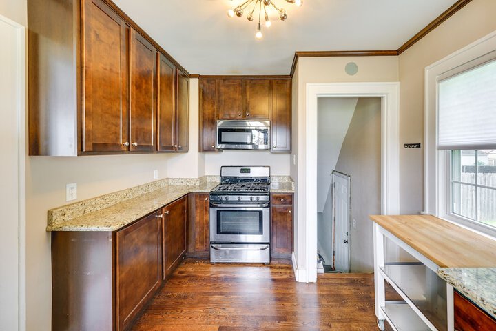 Pet-friendly Home w / Yard Near Downtown Royal Oak