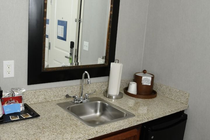Room 16 of 38