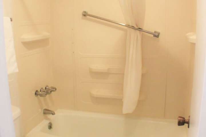 Room 13 of 40