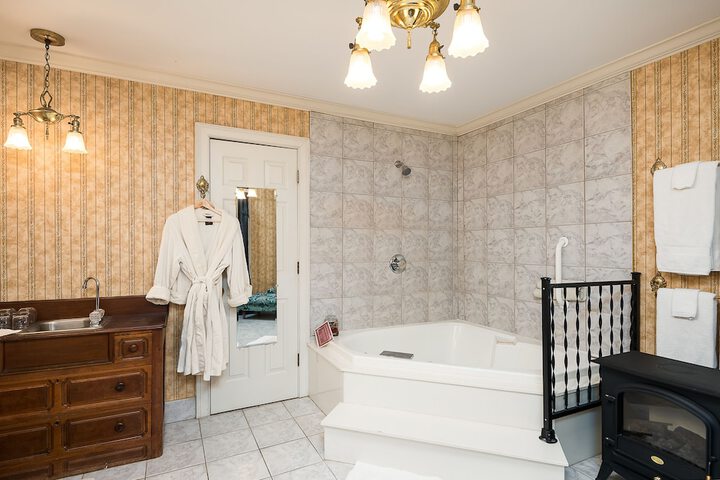 Room 22 of 62