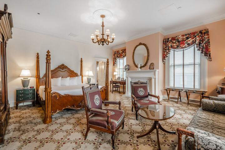 Room 32 of 46