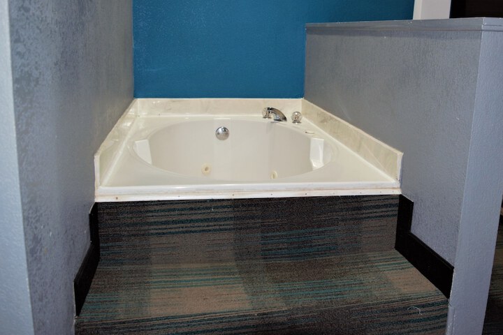 Hot Tub 32 of 32