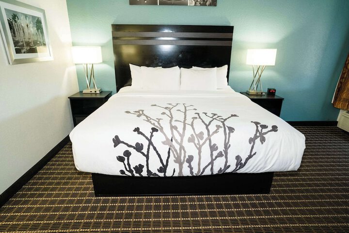 Room 80 of 142